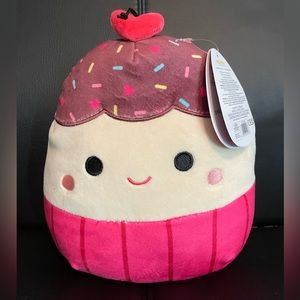 Elpha 8 in Squishmallow cupcake